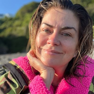 TV presenter with passion for interiors, homes & travel and a healthy dollop of family, fashion & beauty thrown in.