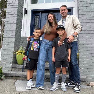 TheRShafe's profile picture. Product guy @levis, Running runner - 6x marathoner, fanatic of the Seahawks & not as much Mariners