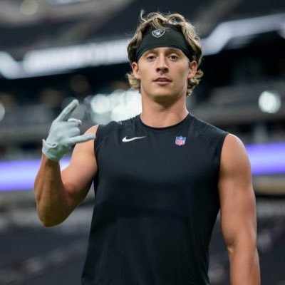 Professional Football Player and want to be golfer. https://t.co/g4WTrMVtKU