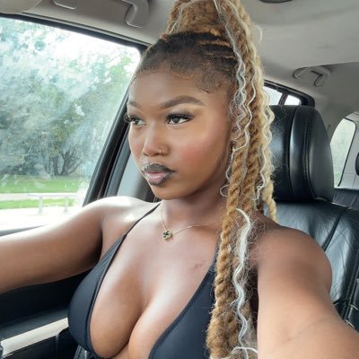 Blessingakinn's profile picture. 19 Year Old Realtor | UT | Omo Yoruba