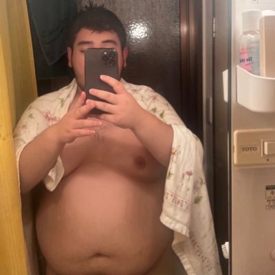 🐷 CHUBBY HERE LOOKING FOR CHASER (CHASER means anyone who loves Chub, Fat, Bear) 🐷 26yo