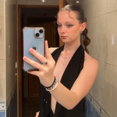 alygrml's profile picture. 