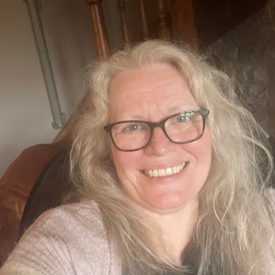 jazz and blues singer & musical theatre performer. Certified hypnotist & holistic practitioner/teacher - retired due to disability. No DM’s unless I know you