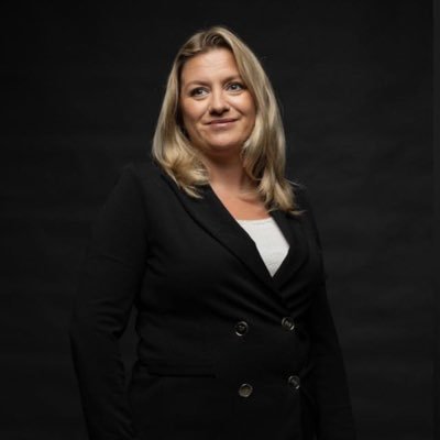 KalnIlona's profile picture. Thinking…Mediating…Arguing