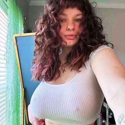 Im a professional massage therapist with a perfect happy ending plus a blow job 🍆🫦💦👅 feel free to send a dm or text me on signal +18327946537