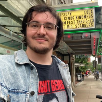 Film fan, dog lover, and Twitter bio writer. Pretty good start to the third one, huh? 🎬🍀❤️