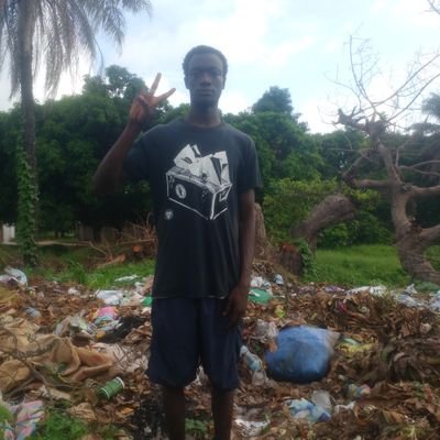 Hello each an everyone my name is Ebrima am from the Gambia the smiling coast of west Africa and living with my mom and 2 younger brothers from a poor backgroun
