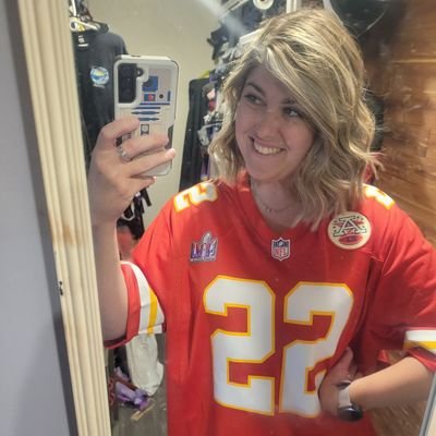 free Palestine 🍉
she/her
🩷💜💙
BLM
🖤🤎
love wins
🏳️🌈
chiefs-obsessed
❤️💛🏈
happily married
💍✨
witchy
🪄🔮💎
