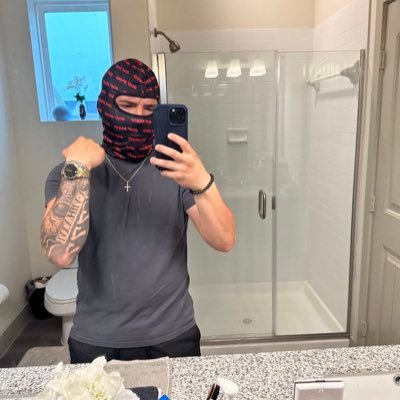 RobertnGarcia77's profile picture. 777