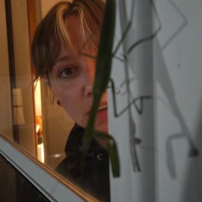 HANNAHENARC's profile picture. =)                                                             she/her