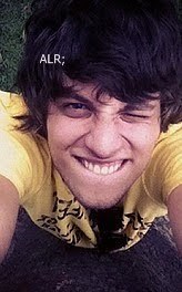 Ninguém tem o direito de me julgar a não ser eu mesmo.
Eu me pertenço e de mim faço o que bem entender. ®;