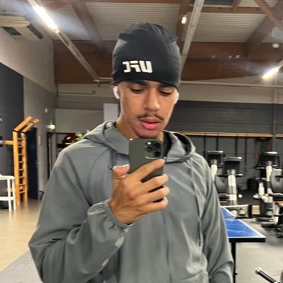 personal trainer et professeur de boxe anglaise.