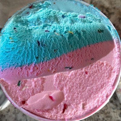 ohlivia_g's profile picture. I MOVE WITH THE TREES IN THE BREEZE 
I KNOW THAT TIME IS ELASTIC