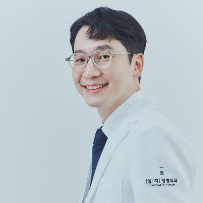 お客様と私たちの気持ちを“一致”させる。🔗ILCHI(イルチ)整形外科 ムン·ヒョンソク 🇰🇷 #ポニーテールリフト #魔女顎 お問い合わせは日本公式LINEから🇯🇵(日本語可能) https://t.co/Iea4oKfxQu