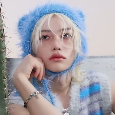 mrcuryvrs's profile picture. ㅤㅤ
     ㅤㅤㅤ 
!!? 🧷 . . ゲイのために泣く ＜ 🫧 !!