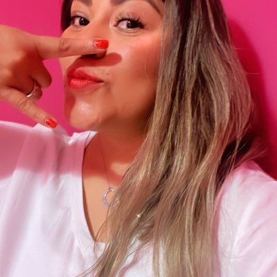 ¡ℓєтαи∂ℓσνє!...“Melómana”🎶👑•Trabajo en el impulso orgánico... ♥️Con el cabello suelto, pues las ideas fluyen mejor🙌🏽•Terráquea del 🌎 📍🇲🇽