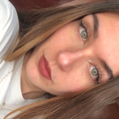 iriinaloora's profile picture. soy una romántica