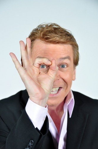 O Mundo é das celebridades. 
Todos merecem ter seus 15 minutos de fama!
Contato: nelsonrubenstv@hotmail.com
