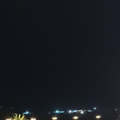 متذوق للشعر ، خَذوا الأمُور بِ بَسَآطةْ فَ الحَيآةّ جَمِيلَة ..