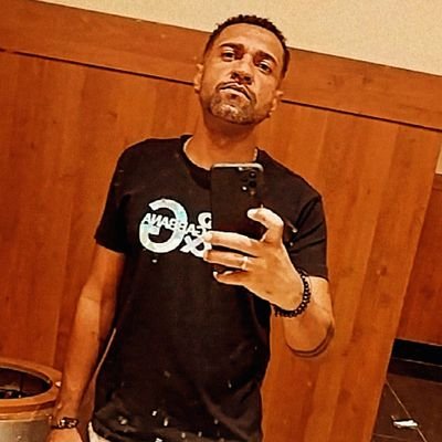 morenokiss's profile picture. E que a minha loucura seja perdoada. Porque metade de mim é amor e a outra metade... também