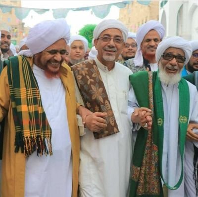 binseffalkatiri's profile picture. قال الامام علي بن ابي طالب عليه السلام :
ألسنة الحكماء تجود بالعلم، وأفواه الجهال تفيض بالسفه