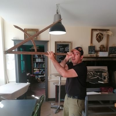 Mis à la porte des loges à coup de compas, virer du ministère de l économie car je croyais que la soumission était une opération mathématique.
