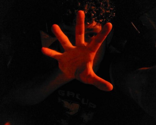 Sou um cara bakna,super di boa,Sou VASCAINO com muito orgulho,Sou guitarrista,Sou cantor,só ñ tenho banda ainda =) max vou ter se Deus kizer,o resto descubra =)