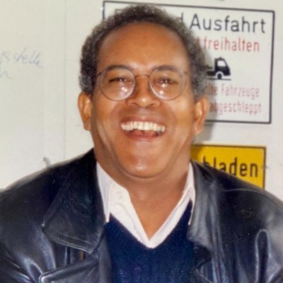 staatlich geprüfter Dolmetscher und Übersetzer für Amharisch und Tigrigna (M.A. Philosophie) የትግራዋይነት ፖሊትቢሮ + የኢትዮጵያዊነት ጠበቃ (gegen innere + äußere Feinde)