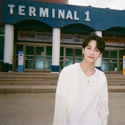 yjw4lyfe's profile picture. Take me to the place where I can find peace. — #정원 | #정한 '05 liner