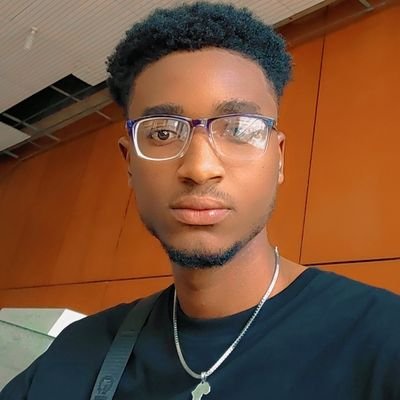 Aspiring robotic engineer 🤖🤖- Foodie 🍚- Gambit 💚💚- Lover of airplanes ✈️✈️
