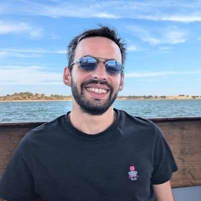 virusesfloattoo's profile picture. Pursuing science @towerslab