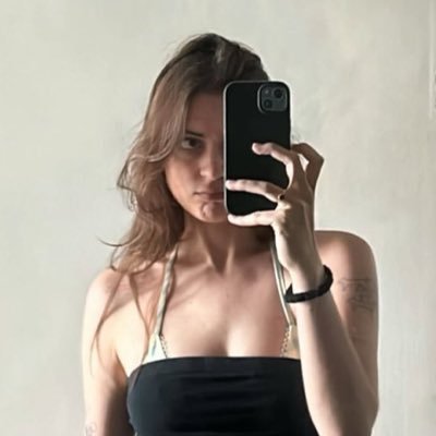 senditintospace's profile picture. stupid emotional obsessive little me