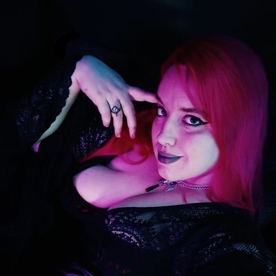 Primal Predator. Pleasure Sadist. Vampire. Mistress of Hounds. Writer.
£30 to DM | 18+ | https://t.co/LRuNZH4X25 |
Alt: @VelvetViceVoice