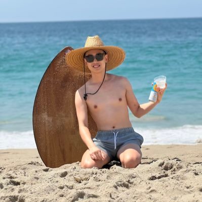 peedurQ's profile picture. ✌️✌️