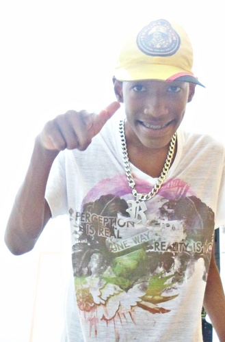 nem tudo que reluz é ouro e nem tudo que brilha as vezes é diamante ♪
