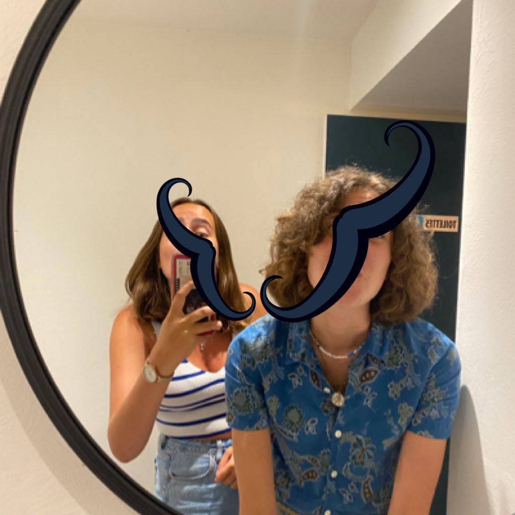 NinaVanWittenb1's profile picture. Coucou, je suis fan de foot, fan du Real Madrid aka le meilleur club du monde mais je suis aussi fan du meilleur joueur de la planète Antoine Griezmann.
bise =)