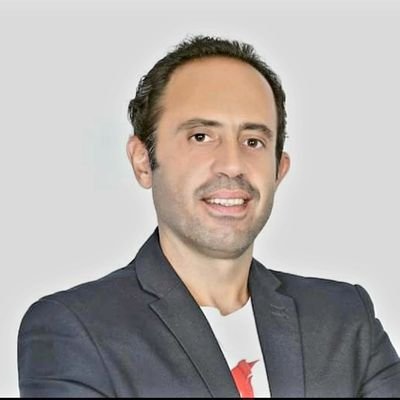 مهتم بصناعة الصحافة والسياسة.(إن الفجر لمن صلاّه).