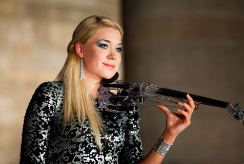Kate has established herself as an exceptional classical & electric violinist. She performs contemporary & popular pieces to audiences worldwide.
