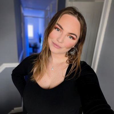 marketeer • msc intl. business & marketing • brand & marketing manager @stallionstreams ✨️ obsessed with games, makeup & pizza