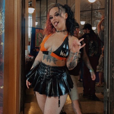 Kali_Valentine_'s profile picture. more goth moth than social butterfly🦇if ya like it here, you’ll LOOOVE my other link :3 *wink wink wink* 24🫧only respond on lonelyhams:3