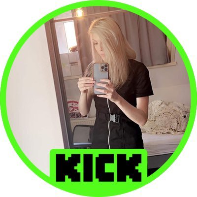 I’m basically an insecure, neurotic control freak, on crack. COD player for @Peachy_eSports @ Blondiee on Kick
