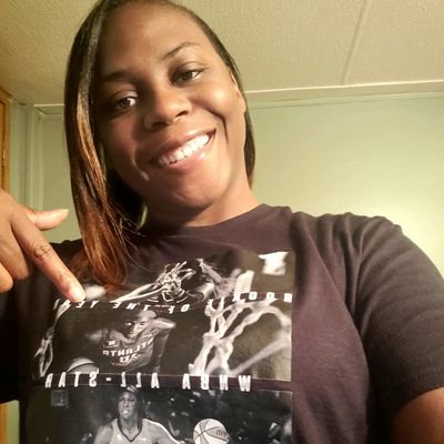 LovingLena3415's profile picture. Becoming a better trader because I don't like 9 to 5 jobs. 
#LenasTripping #DebtFreedom #FutureMillionaire #SuperFamily