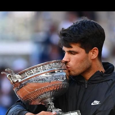 50 years old my passion in life is tennis 🎾 love rafa always ,like bowie and Liverpool fc fan of Barack and kamala to 💙 kamala to win no dms I'm female