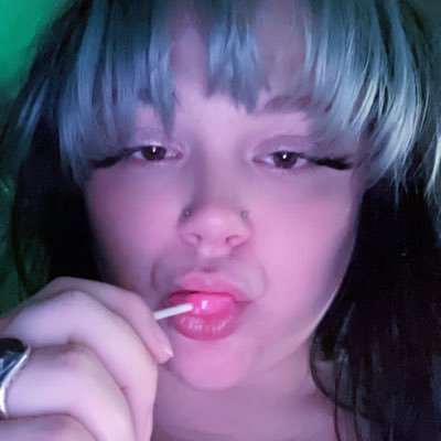 liiilbb's profile picture. 🏳️‍🌈 this shit bananas 🏳️‍🌈