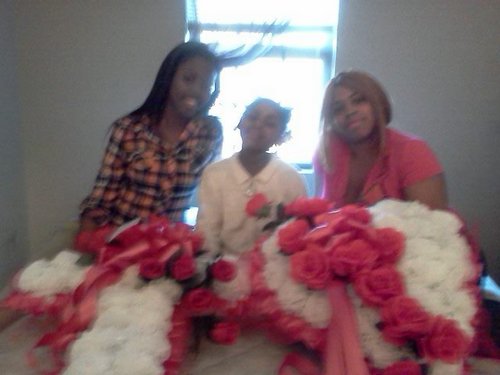 A BEAUTIFUL MOTHER AND LOVING PERSON.IM A BUSINESS OWNER TRYING TO BE SUCCESSFUL IN LIFE