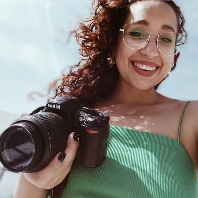 25.
Salud Mental-Arte-Instituto/
Linda y buena soy en Instagram, acá hago catarsis/
Saco fotos y a veces es trabajando/
Multitasking/
💚✊🏽