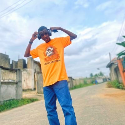 ONE DAY WE GON' SIT AND LAUGH😂 AND SAY IT WAS HARD😤 BUH WE MADE IT🤝🍻