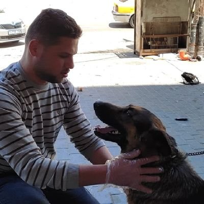 A veterinarian and stray animal lover 🐕🐈⬛🐎 dedicates his life to treating animals injured by the conflict in Gaza🇵🇸
to help :- https://t.co/nYHQ3JraI6