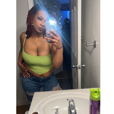 Future Esthetician for POC/Pregnant/Postpartum 🧚🏾♀️✨ I welcome all the knowledge 🤝🏾 Also yes to pretty women 🏳️🌈 #hottie 💟