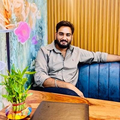 मैं सिर्फ एक जवान आदमी हूं जो जीवन नामक इस चीज को समझने की कोशिश कर रहा है।